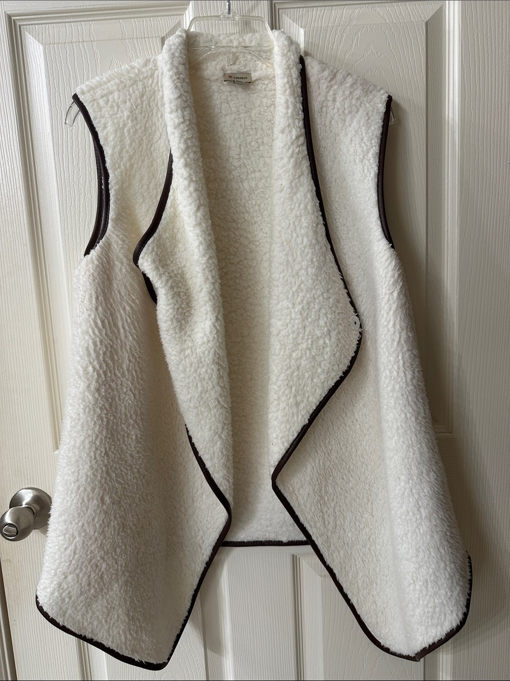Daniel Cremieux Cream Sherpa Vest with Dark Contrast Trim